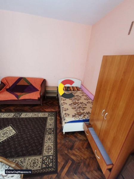 Apartament spatios cu 2 camere + acces curte în zona centrală 