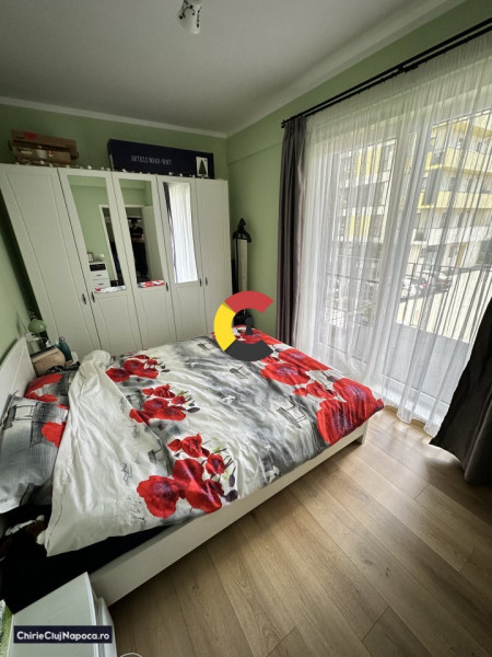 Inchiriez apartament cu dormitor si living cu bucatarie in zona semicentrala