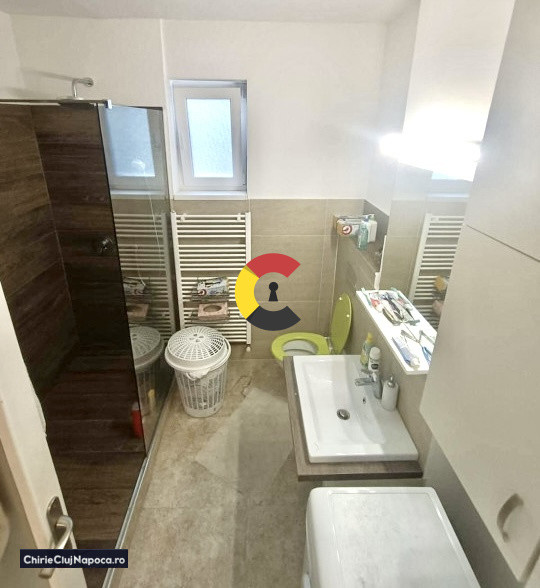 Apartament spatios cu 3 camere, GRIGORESCU, 3-4 minute de bus, parcare 