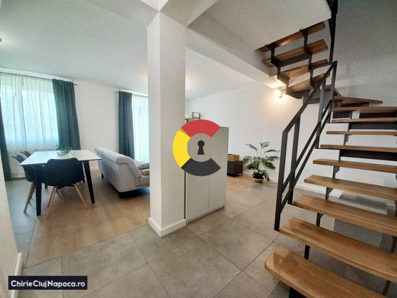 Apartament deosebit pe 2 nivele, in zona CALEA TURZII. Curte privată 