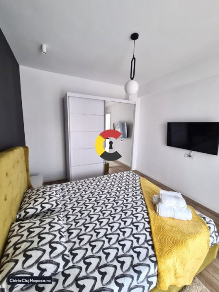 Apartament frumos cu 3 camere, CENTRU, zona Paris, parcare subterana 