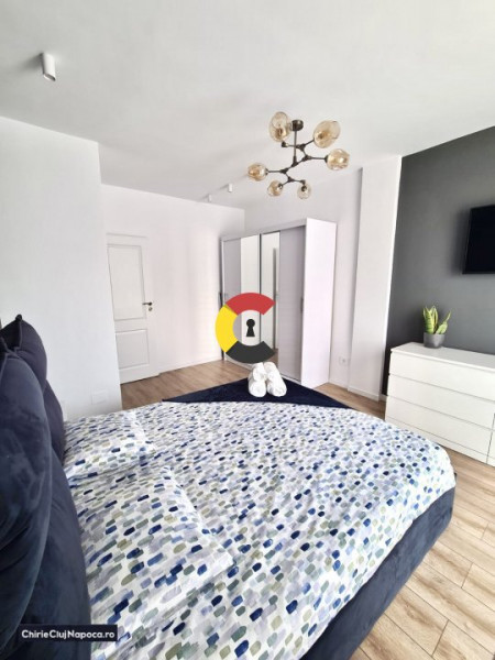 Apartament frumos cu 3 camere, CENTRU, zona Paris, parcare subterana 