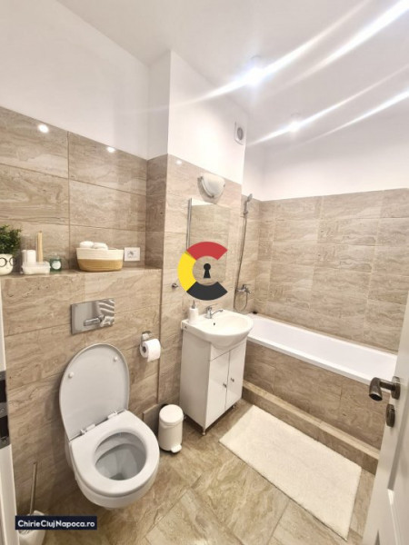 Apartament frumos cu 3 camere, CENTRU, zona Paris, parcare subterana 