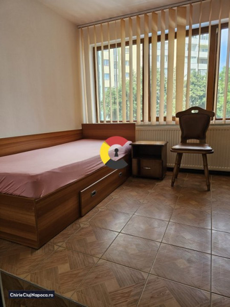 Apartament cu 3 dormitoare + balcon zona Campului Manastur 