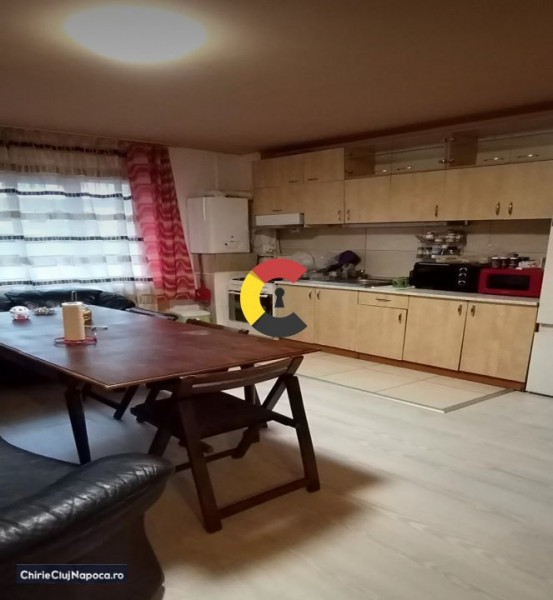 Apartament spațios cu 3 camere în zona BACIU. Parcare proprie