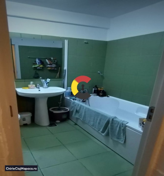 Apartament spațios cu 3 camere în zona BACIU. Parcare proprie