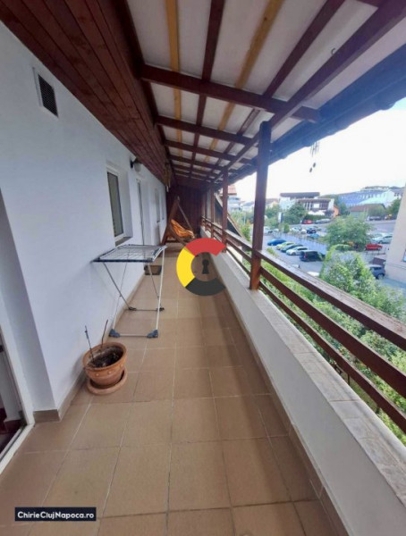 Apartament fain la vila cu 3 camere , CALEA TURZII, zona Mol, loc de parcare