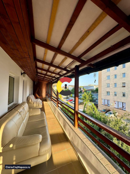 Apartament fain la vila cu 3 camere , CALEA TURZII, zona Mol, loc de parcare