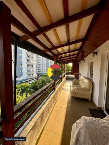 Apartament fain la vila cu 3 camere , CALEA TURZII, zona Mol, loc de parcare