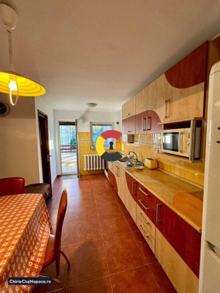 Apartament fain la vila cu 3 camere , CALEA TURZII, zona Mol, loc de parcare