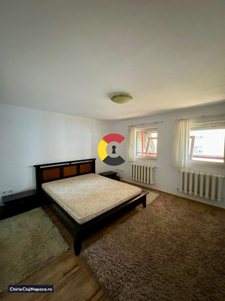 Apartament fain la vila cu 3 camere , CALEA TURZII, zona Mol, loc de parcare