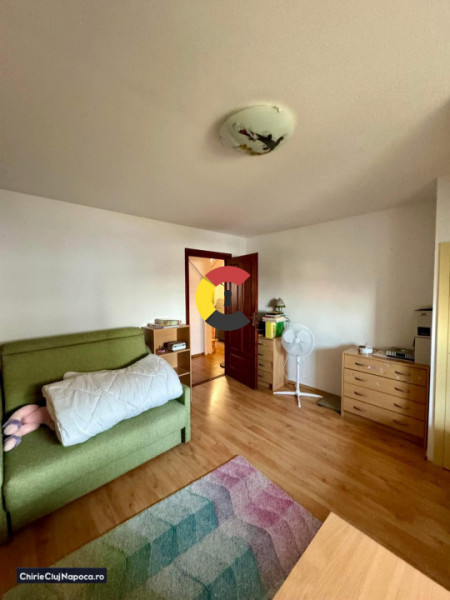 Apartament fain la vila cu 3 camere , CALEA TURZII, zona Mol, loc de parcare