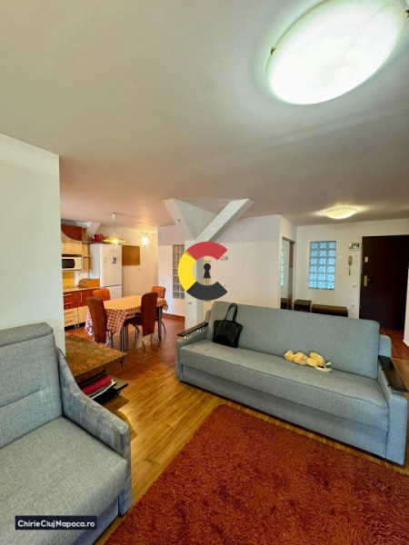 Apartament fain la vila cu 3 camere , CALEA TURZII, zona Mol, loc de parcare