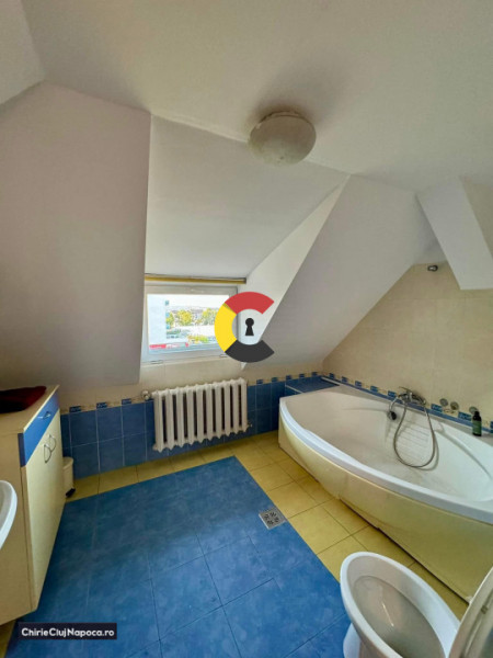 Apartament fain la vila cu 3 camere , CALEA TURZII, zona Mol, loc de parcare