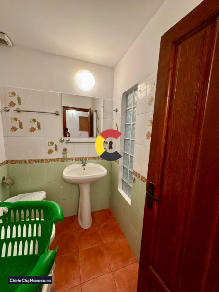 Apartament fain la vila cu 3 camere , CALEA TURZII, zona Mol, loc de parcare