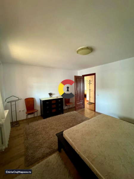 Apartament fain la vila cu 3 camere , CALEA TURZII, zona Mol, loc de parcare