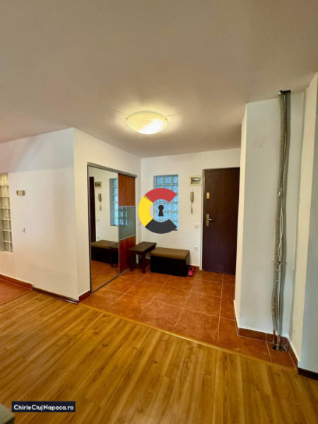 Apartament fain la vila cu 3 camere , CALEA TURZII, zona Mol, loc de parcare