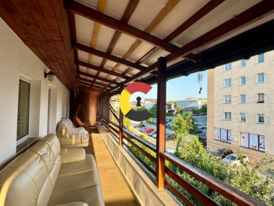 Apartament fain la vila cu 3 camere , CALEA TURZII, zona Mol, loc de parcare