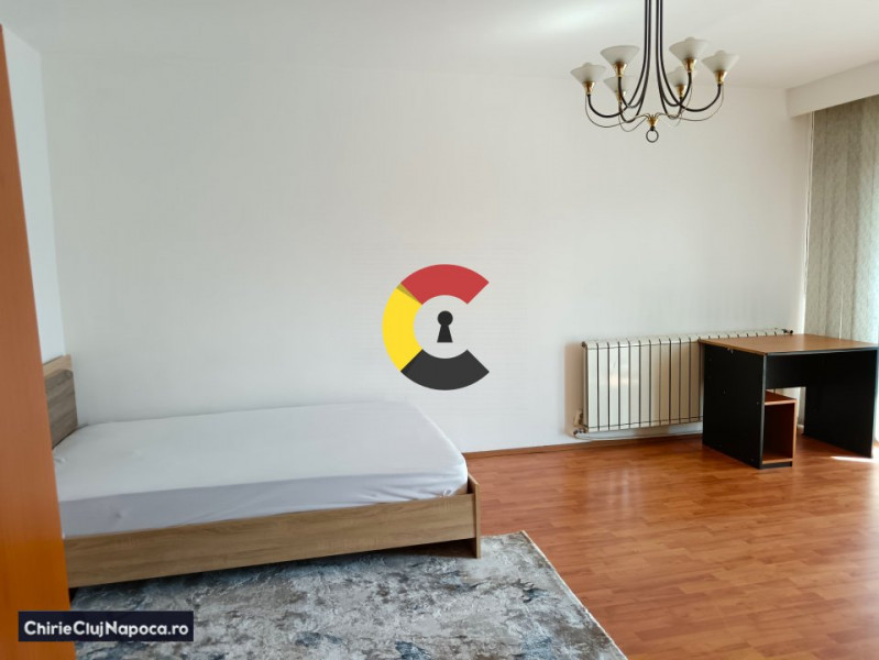 Apartament stundetesc, 3 camere decomandate, la 10 minute de Zona Centrala!