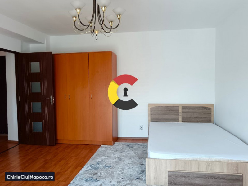 Apartament stundetesc, 3 camere decomandate, la 10 minute de Zona Centrala!