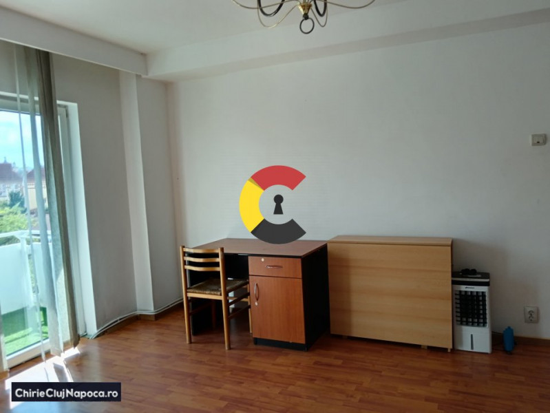 Apartament stundetesc, 3 camere decomandate, la 10 minute de Zona Centrala!