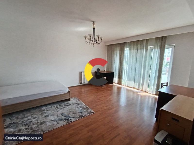 Apartament stundetesc, 3 camere decomandate, la 10 minute de Zona Centrala!