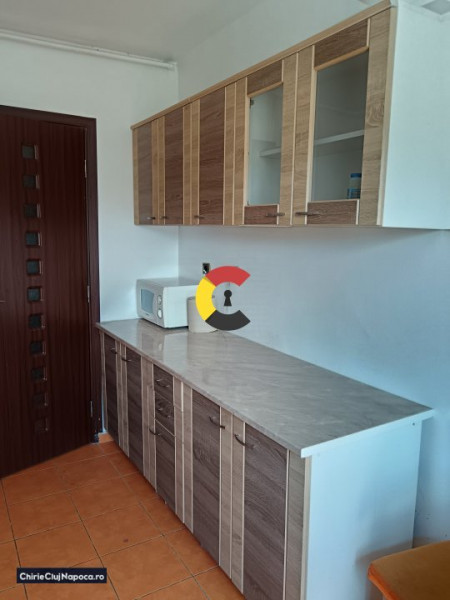 Apartament stundetesc, 3 camere decomandate, la 10 minute de Zona Centrala!