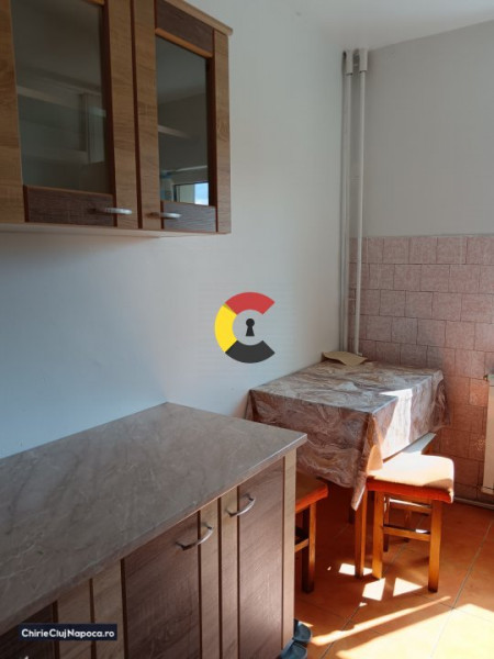 Apartament stundetesc, 3 camere decomandate, la 10 minute de Zona Centrala!