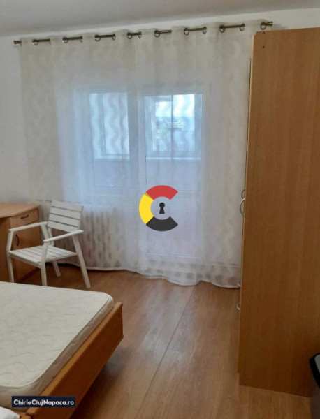 Apartament studențesc cu 3 camere, ZORILOR, zona Spitalul de Recuperare, balcon