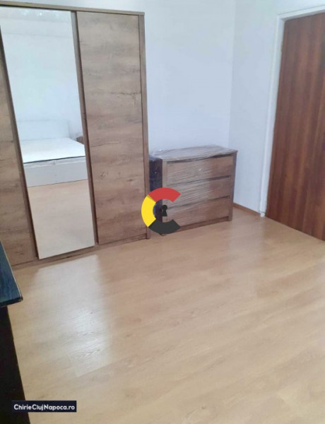 Apartament studențesc cu 3 camere, ZORILOR, zona Spitalul de Recuperare, balcon