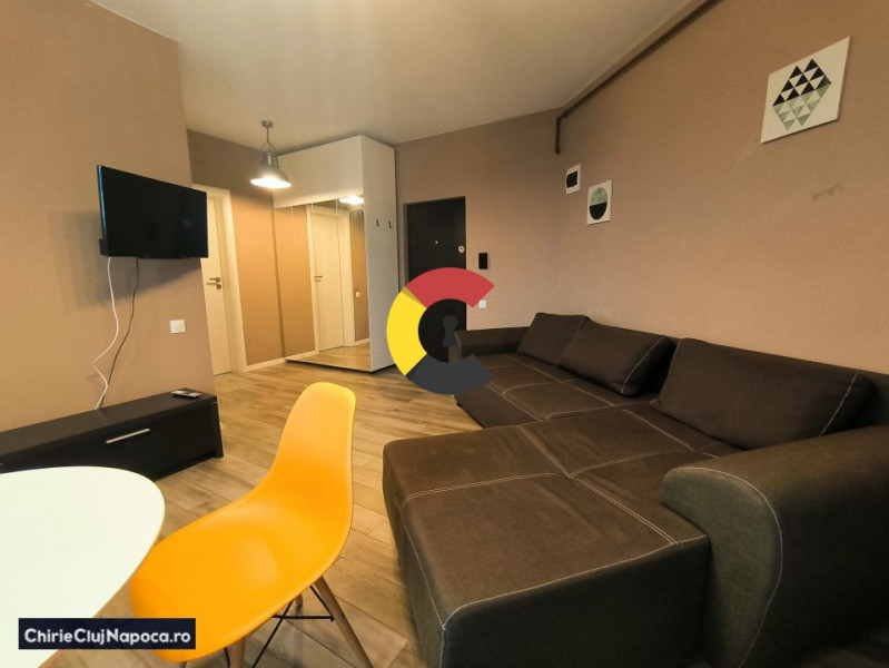 Apartament  fain (living-bucatarie, dormitor) str Calea Turzii 