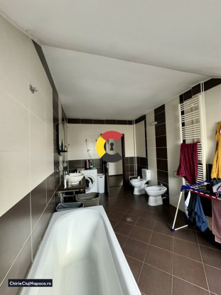 Apartament spatios, 135 mp, cu 4 camere, ANDREI MURESANU, 2 parcari si balcoane