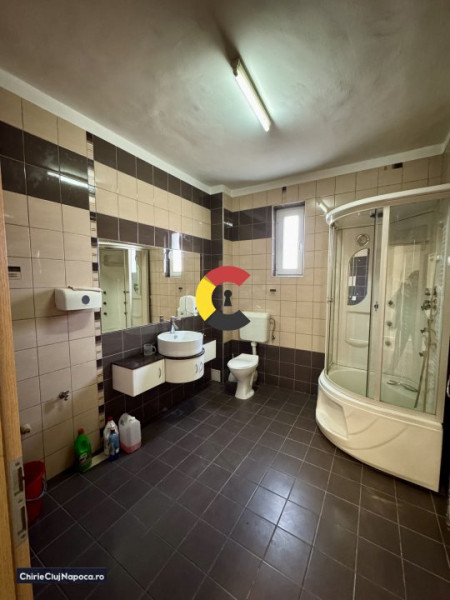 Casa spatioasa, Intre Lacuri, ideal pt activități de birou+10 parcari