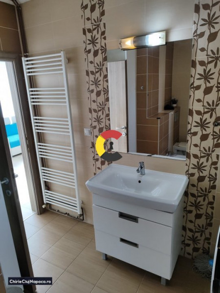 Apartament spatios cu 3 camere pe 2 nivele si acces curte, MARASTI