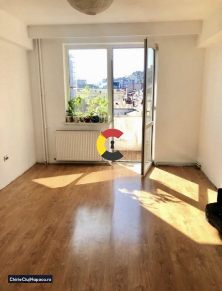 Apartament cu o camera si balcon, Centru, zona Mc Donalds, se mai poate mobila