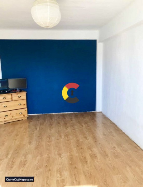 Apartament cu o camera si balcon, Centru, zona Mc Donalds, se mai poate mobila