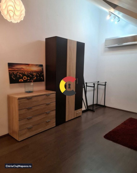 Apartament frumos pe două nivele cu două camere• Centrul Orasului