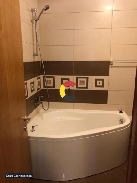 Ap cu 2 camere decomandate + living | cart Mărăști | zona cu magazine