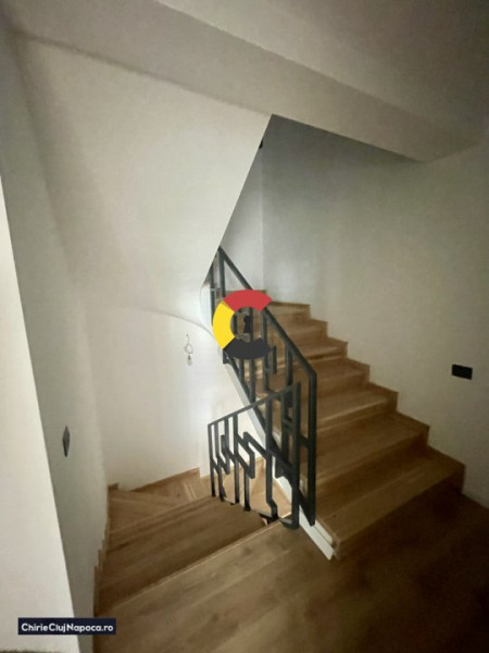 Vila tip duplex, totul nou, cartier Gruia, 4-5 camere, curte