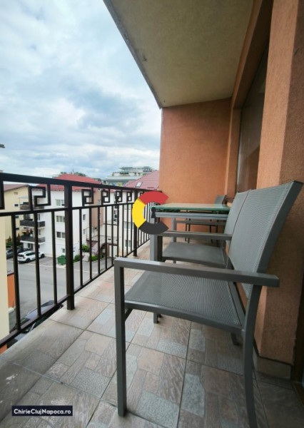 Apartament renovat cu 3 camere + parcare, zona 18 Gym/Elf Buna Ziua