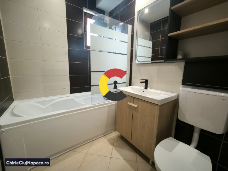 Apartament renovat cu 3 camere + parcare, zona 18 Gym/Elf Buna Ziua