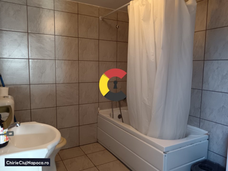 Apartament cu 2 camere decomandate cu acces la curte!