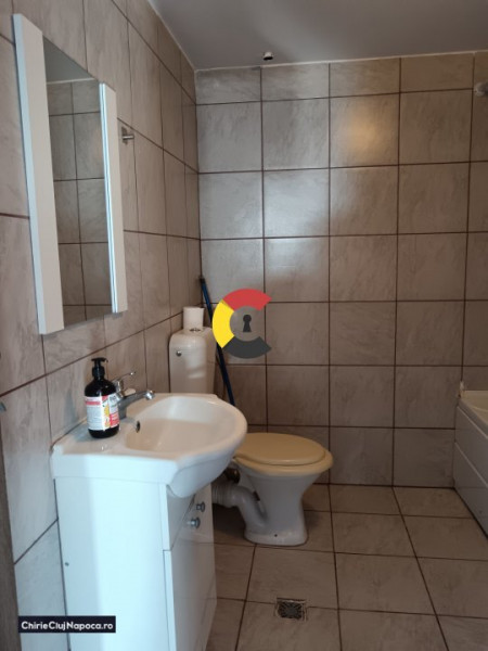 Apartament cu 2 camere decomandate cu acces la curte!