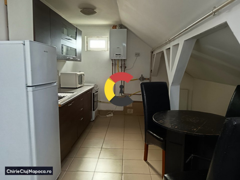 Apartament cu 2 camere decomandate cu acces la curte!