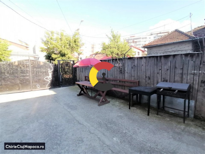 Apartament cu 2 camere decomandate cu acces la curte!