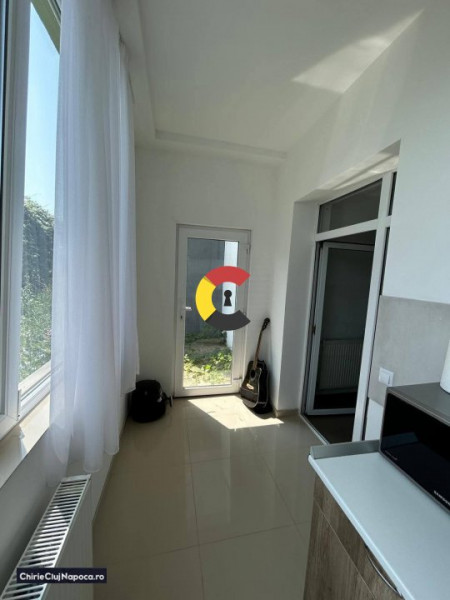 Ap. cu 2 camere + curte proprie, bloc nou, parcare, str Margaului 