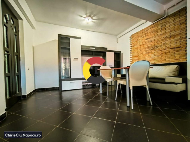 Apartament mobilat cu 2 camere+parcare, zona Primariei Floresti