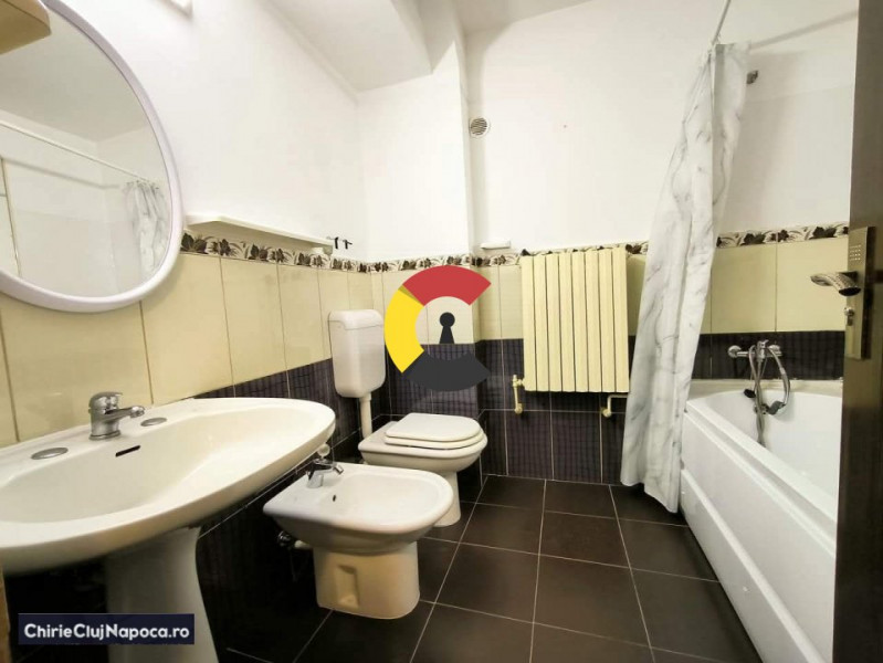 Apartament mobilat cu 2 camere+parcare, zona Primariei Floresti