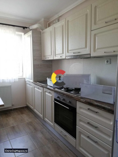Apartament cu 2 camere decomandate, zona Piata 1 Mai