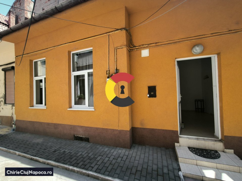 Spatiu mixt format din 2 incaperi,  parcare, Cal. Dorobatilor